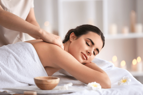 white woman having an aromatherapy oil massage