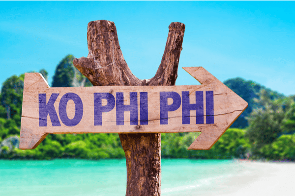 ko phi phi signpost pointing towards the beach