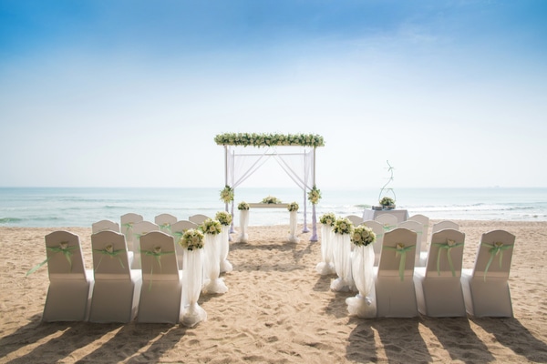 a Phuket wedding ceremony site overlooking the beautiful waters