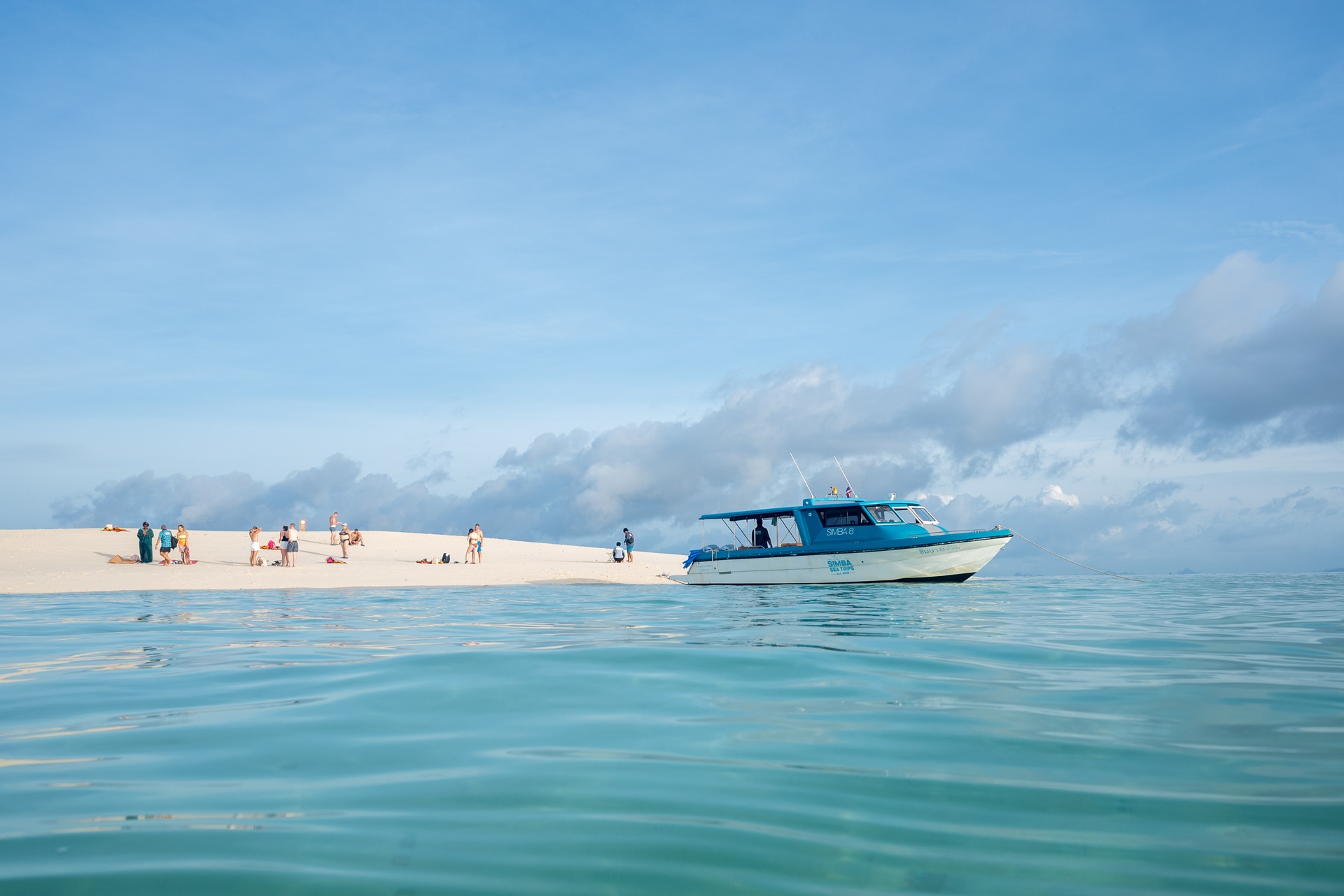 A Simba speedboat island tour from Phuket to Phi Phi