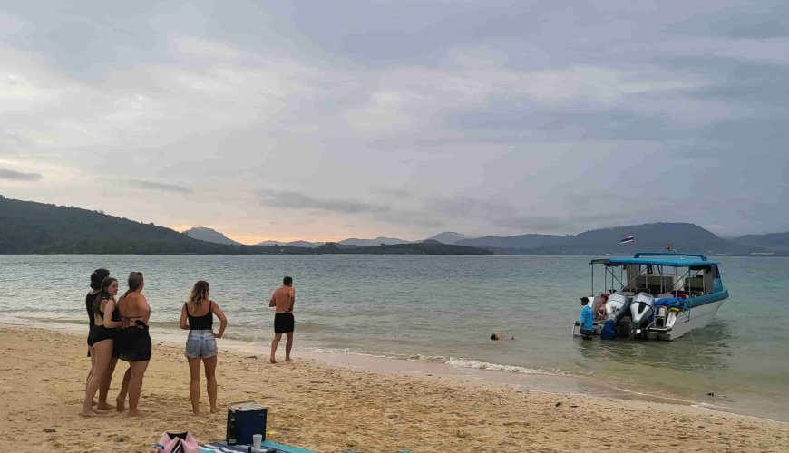 People on beach with boat and blanket, enjoying Simba Sea Trips private boat excursion