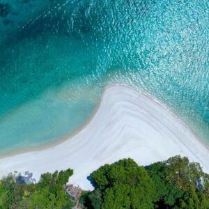 An aerial drone shot of White Sand Beach in Thailand. 