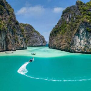 pileh lagoon entry point in maya bay