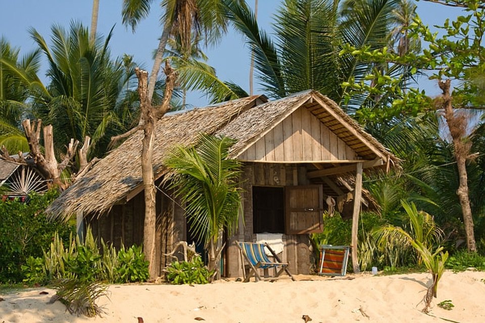 Phuket’s Best Beach Huts Simba Sea Trips